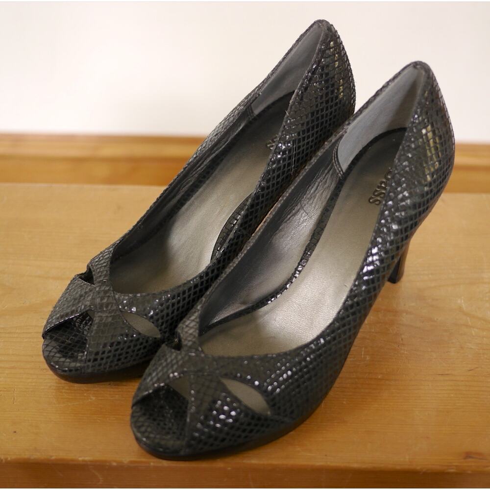 BASS Stephani Black Snakeskin Textured Leather Peep Toe High Heels Pumps 8M 38.5